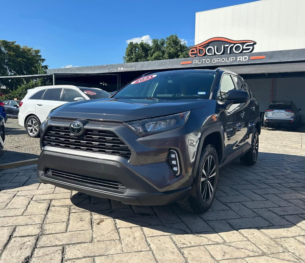 Toyota RAV4 LE 2021
