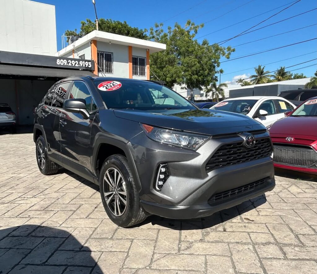 Toyota RAV4 LE 2021