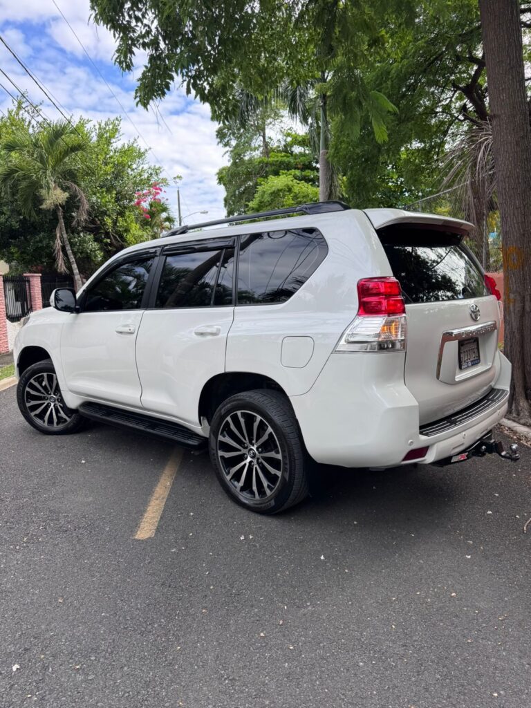 Toyota Land Cruiser Prado 2011