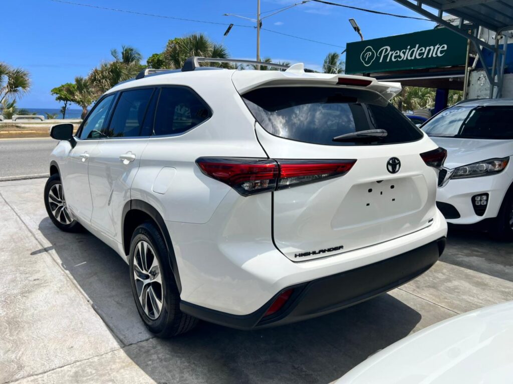 Toyota Highlander XLE 2021