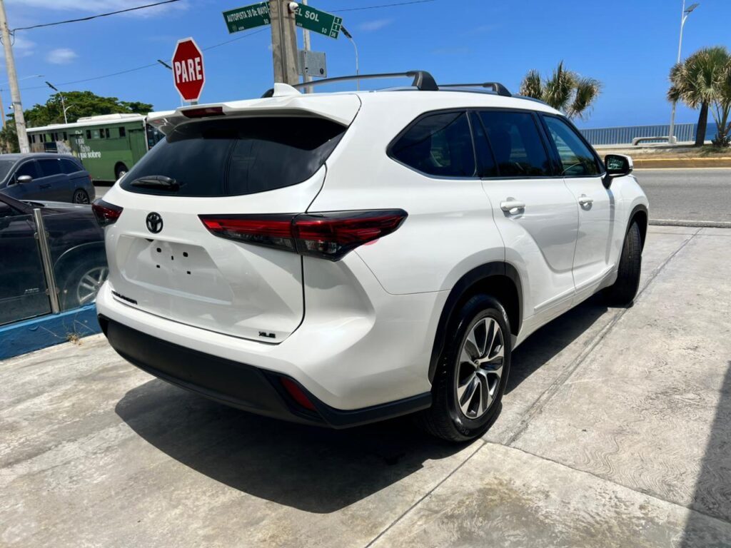 Toyota Highlander XLE 2021