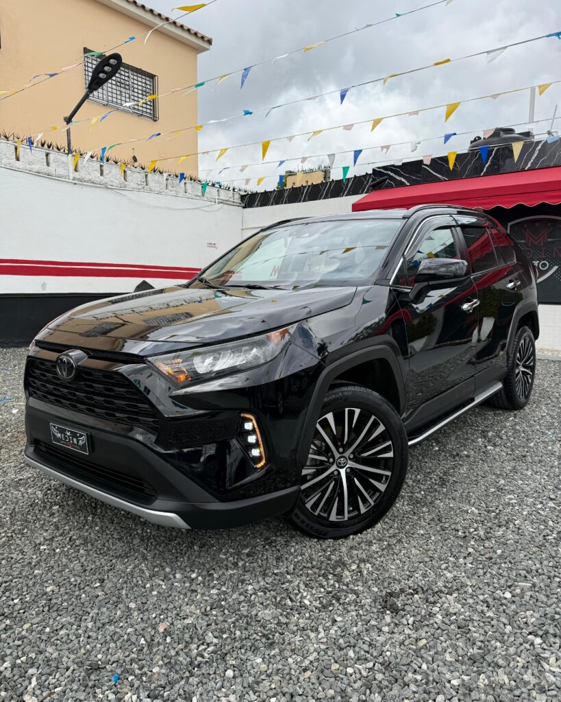 Toyota RAV4 LE 2021