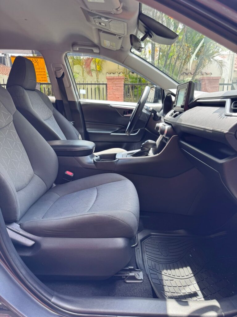 Toyota RAV4 XLE 2021