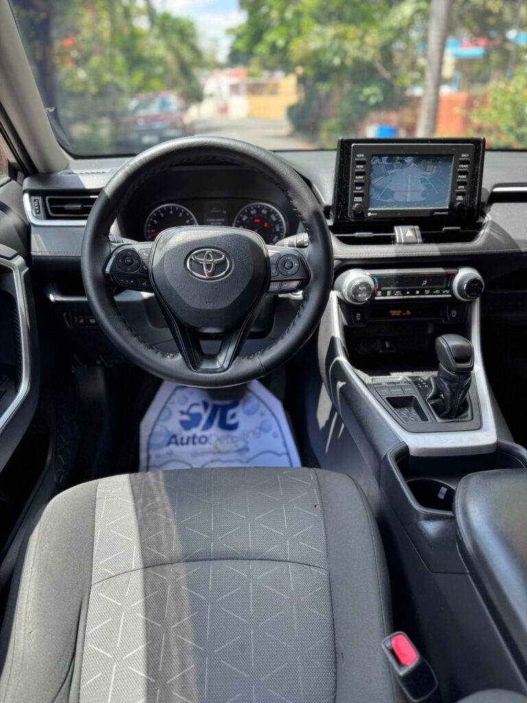 Toyota RAV4 XLE 2021