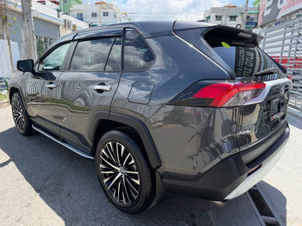 Toyota RAV4 LE Plus 2023