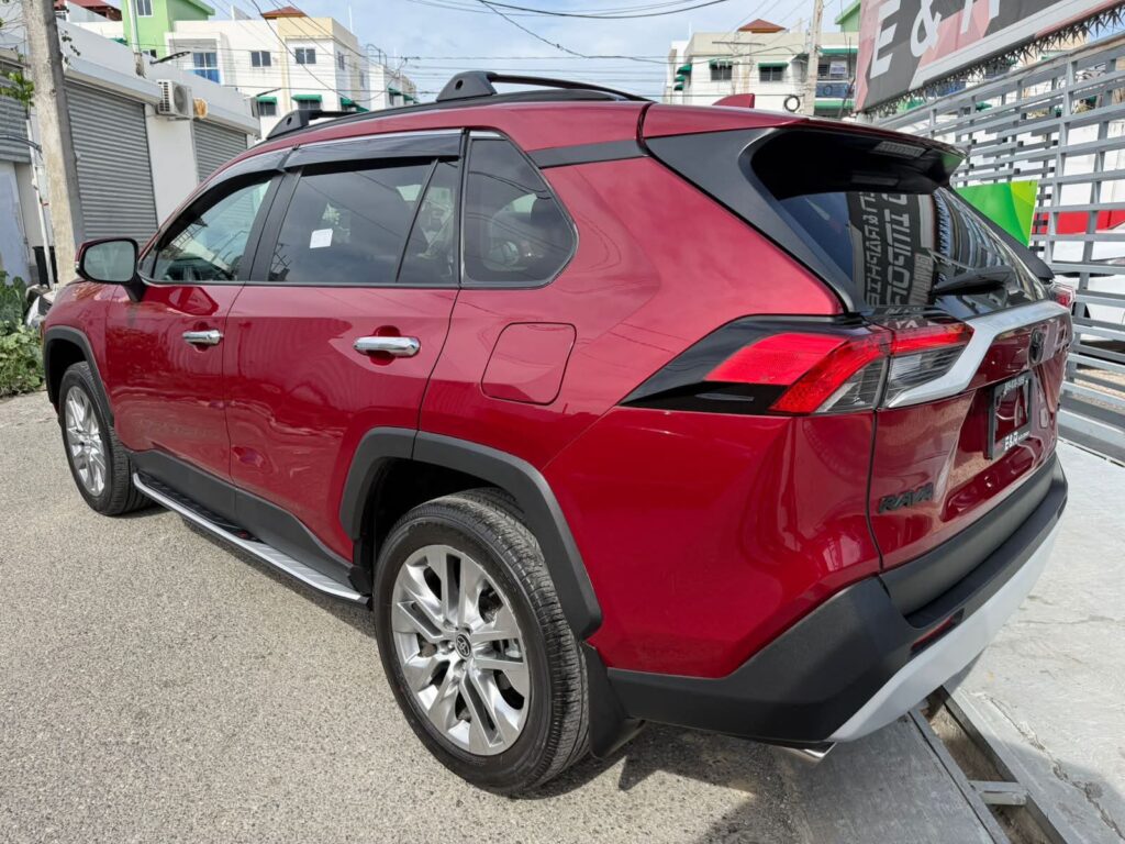 Toyota RAV4 XLE Premium 2024